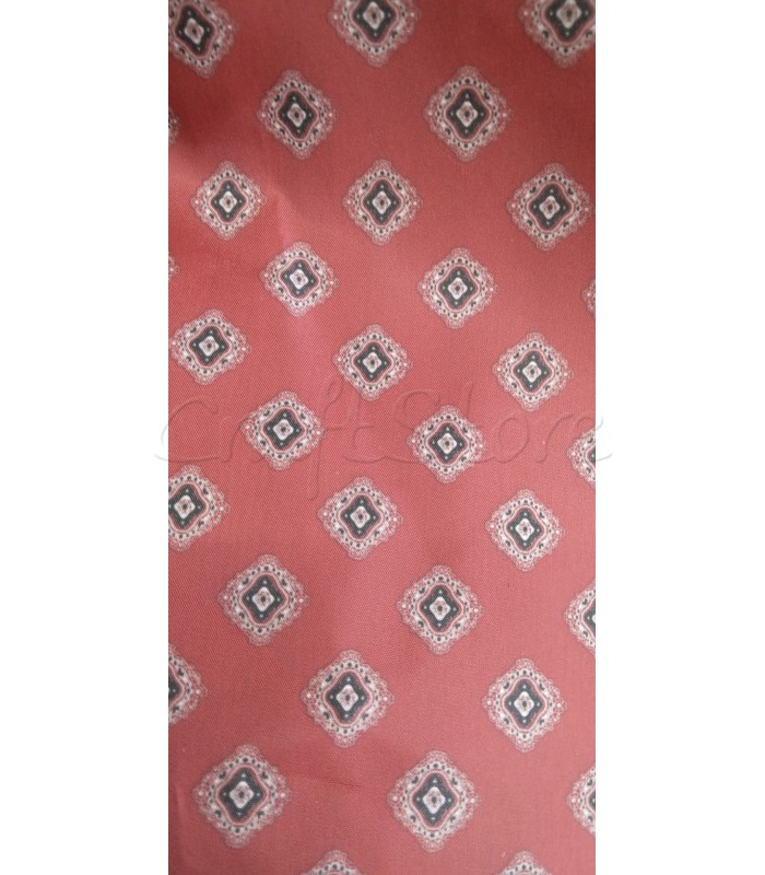Φόδρα polyester  τρίγωνα κόκκινο φόντο. 1M X1.50Μ